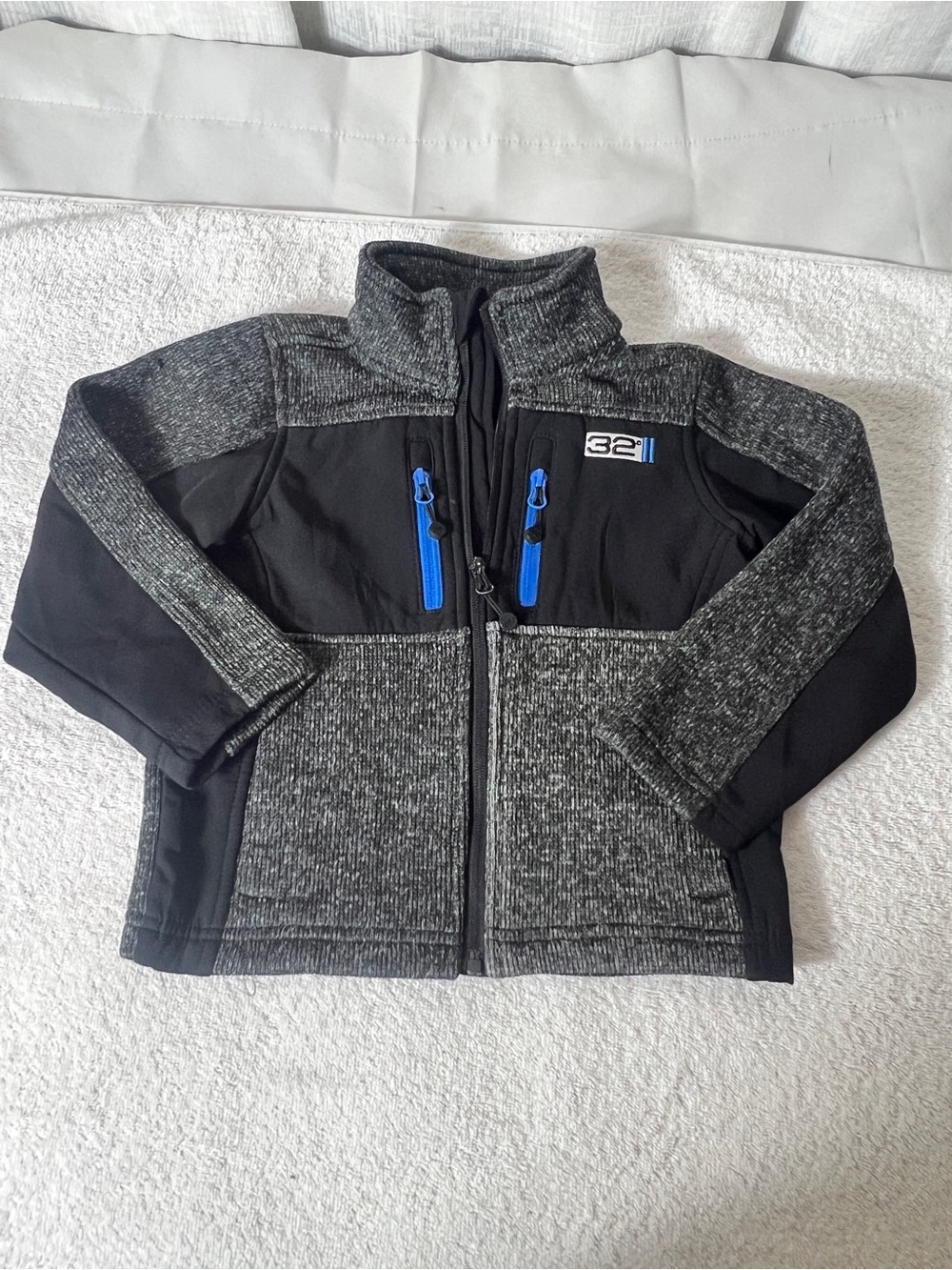 32 Degrees Kids Black & Gray Jacket with Blue Zipper Accents SIZE 4